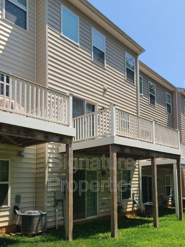 Building Photo - 316 Tree Line Dr