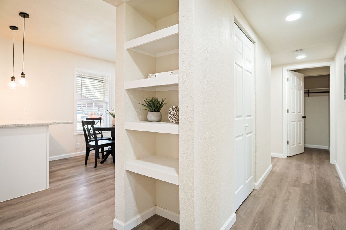 Building Photo - 462 Springwood Ln