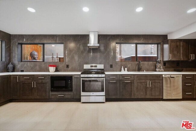 Building Photo - 3601 Dixie Canyon Pl