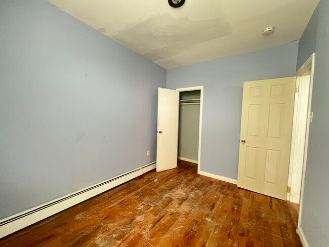 Building Photo - 12 Meadow St