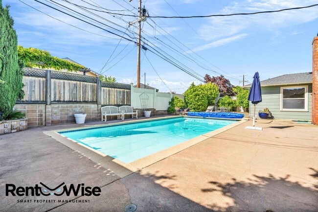 Building Photo - 612 Barneson Ave