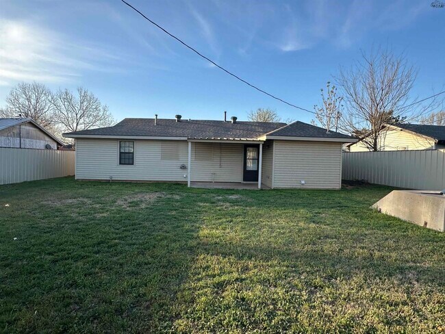 Building Photo - 1622 Longview St