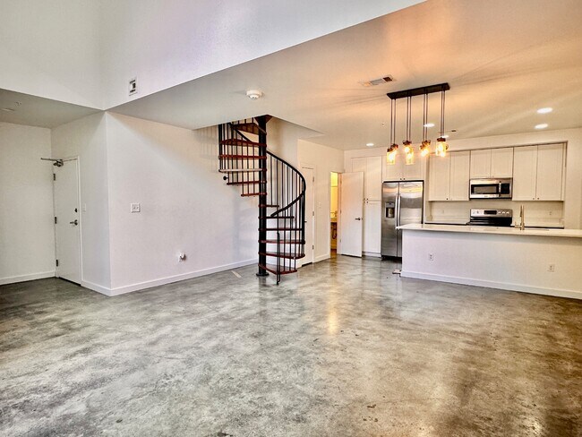 Building Photo - Spacious 1-Bed, 1.5-Bath with In-Unit Laundry + Off-Street Parking in the Heart of New Orleans