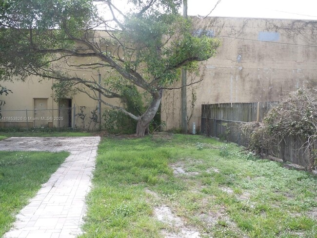 Building Photo - 2124 Taylor St