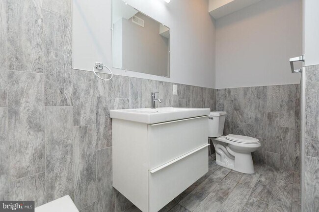 Building Photo - 2230 Frankford Ave