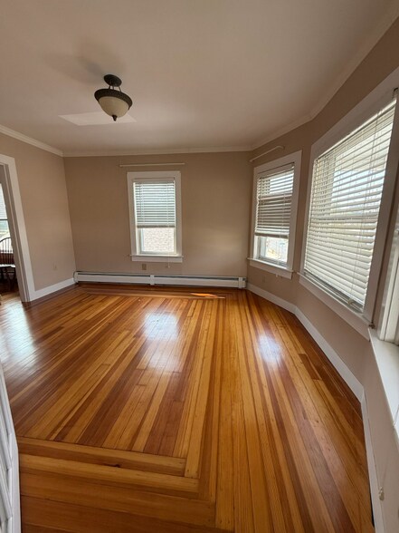 Building Photo - 317 Smithfield Ave