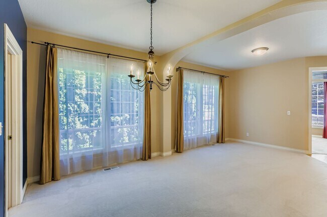 Building Photo - Spacious Bethany Home with Attached Garage, Fenced Yard, Washer/Dryer Included