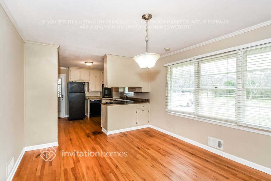 Building Photo - 2279 Eastwood Dr SW