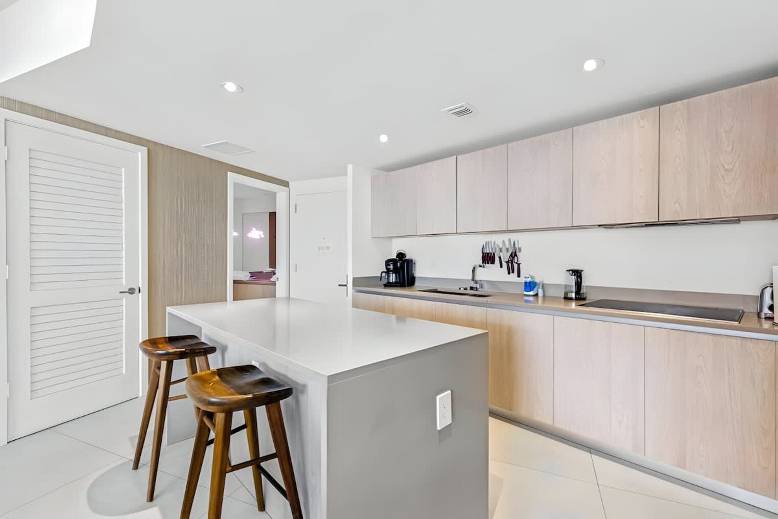 Building Photo - 4011 S Ocean Dr