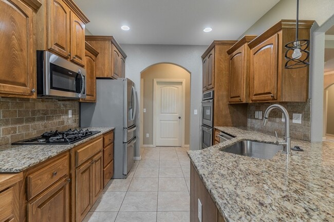 Building Photo - 4 BR Farmington Home!