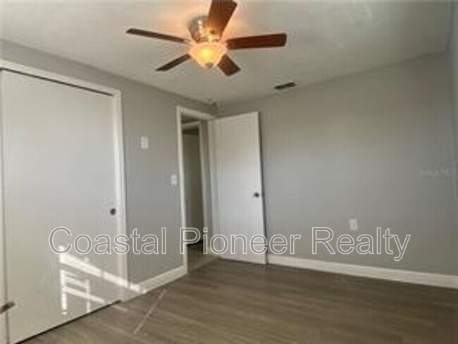 Building Photo - 1633 Marengo Dr