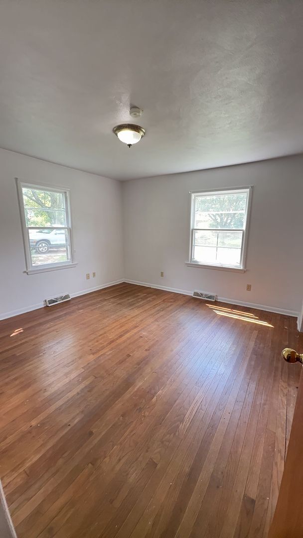 Building Photo - 4 Bedroom Home Avail August 2026!  Monthly...