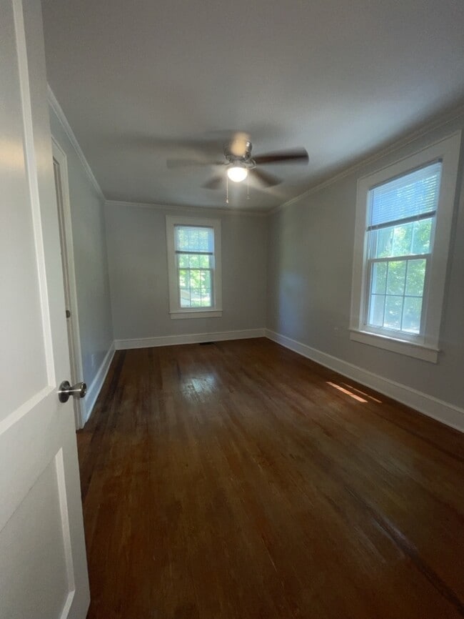 Building Photo - 2 Bedroom 1 Bathroom