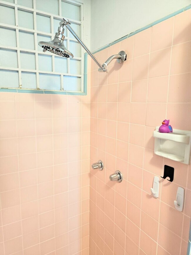 Building Photo - 1523 Thurston Ave