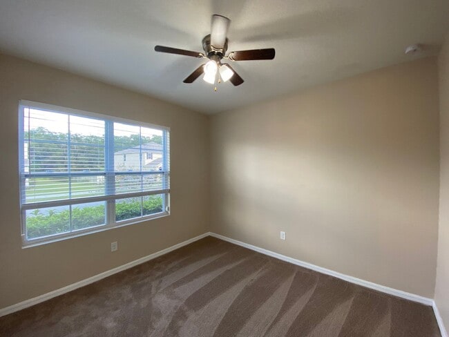 Building Photo - Oak Hill Plantation - 4/2/2 **Won't Last**