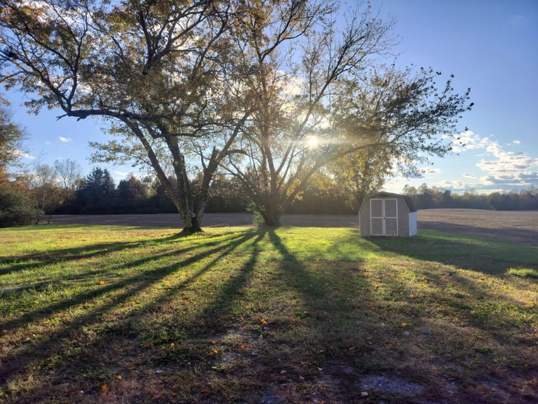 Building Photo - 7720 N Hen Peck Rd