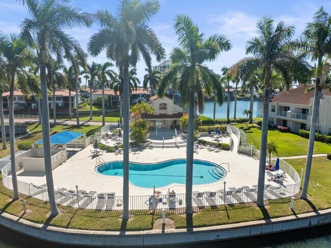 Building Photo - 5900 Bahia Del Mar Cir N