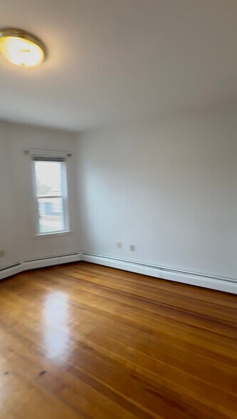 Building Photo - 27 Greenock St