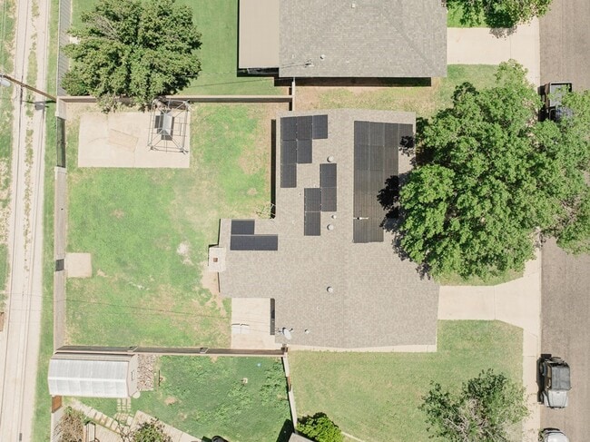 Building Photo - 1460 Westbrook Ave