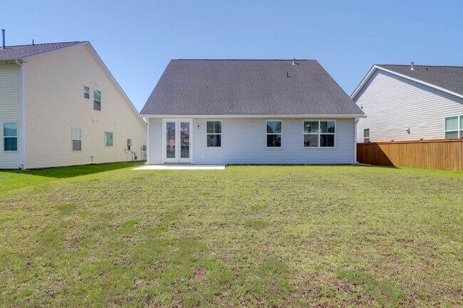 Building Photo - Pristine and Calm Home in Moncks Corner