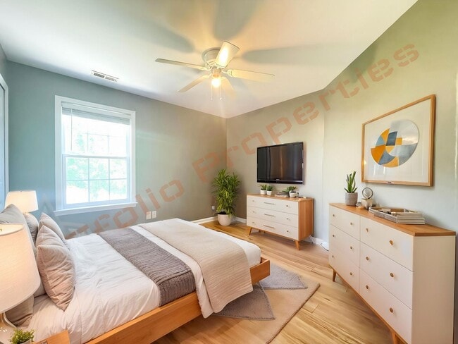 Building Photo - Lovely 4 Bedroom, 2.5 Bath Home w/ 2-Car G...