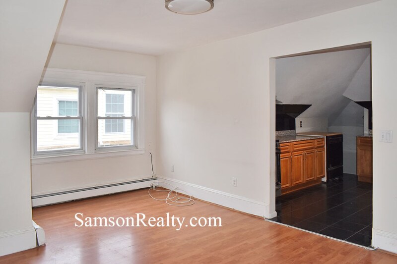 Building Photo - 142 Elton St