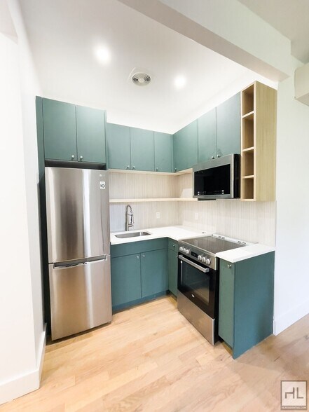 Building Photo - PUTNAM AVENUE / Spacious 2-Bed Duplex