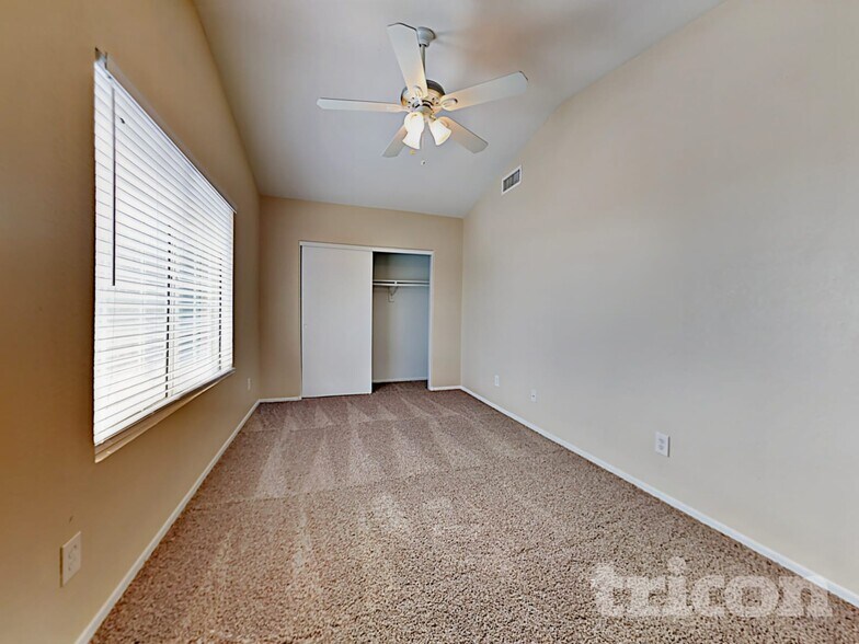 Building Photo - 8668 W Hubbell St