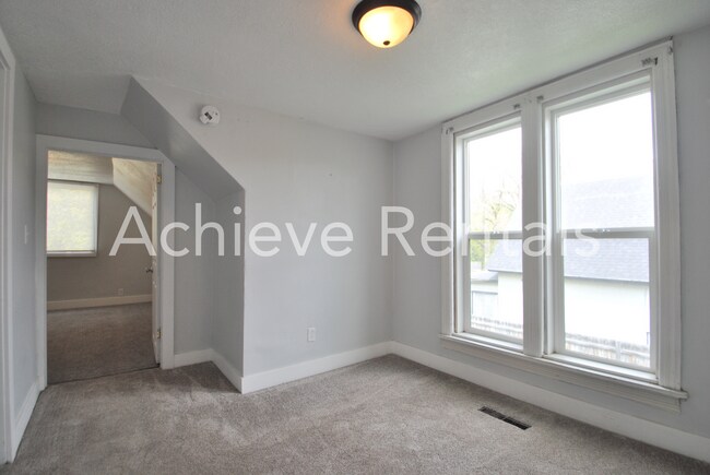 Building Photo - 24 S 300 E