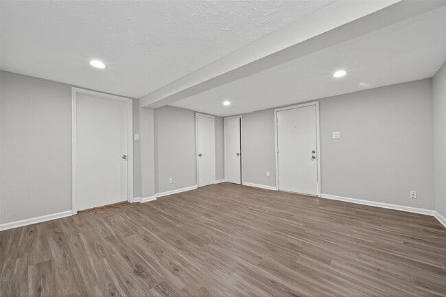 Building Photo - 1305 St Lawrence River Rd