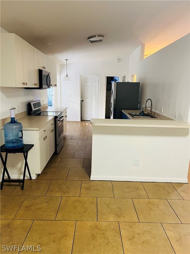 Building Photo - 3280 2nd Ave SE