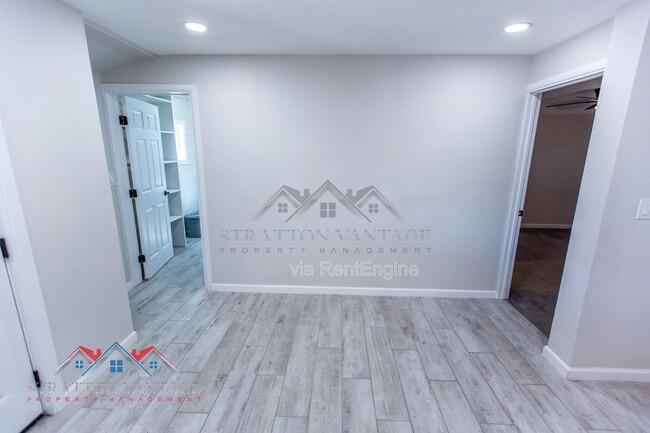 Building Photo - 6415 E Aspen Ave