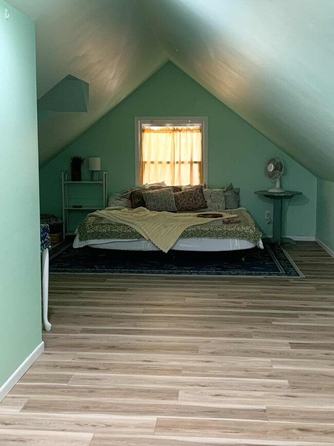 Building Photo - 520 S Osage St