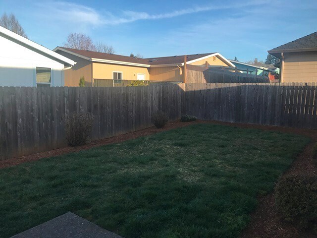 Building Photo - 3Bd/2Ba Single Story House - Available to View!