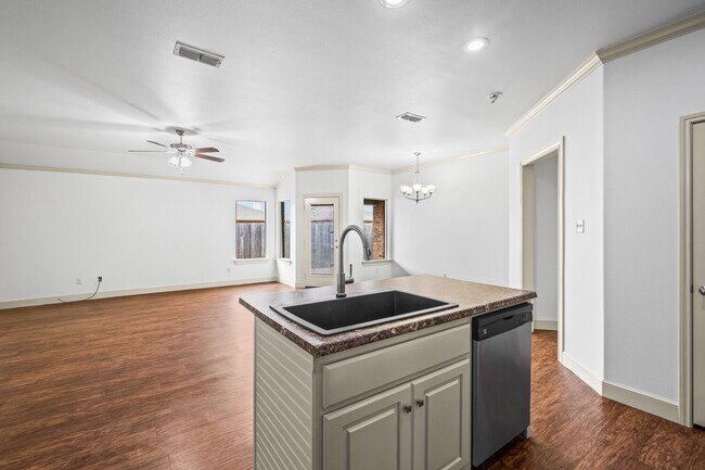 Building Photo - Beautifully Updated 3-Bed, 2-Bath, 2-Car Garage Duplex in Prime Lubbock Location!