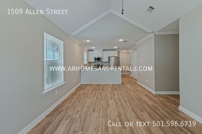 Building Photo - 1509 Allen St
