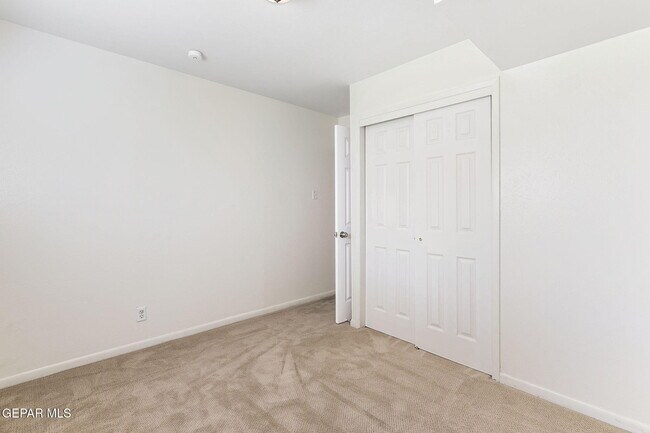 Building Photo - 10060 Kellogg St