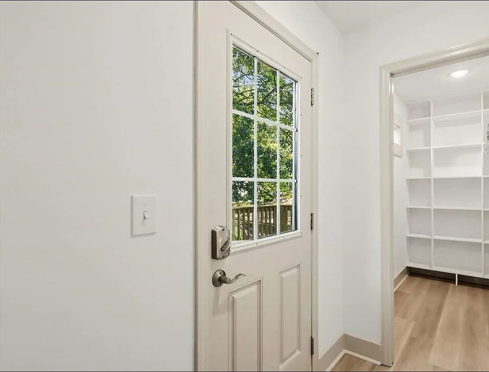 Walk-in Closet - 1714 Le Grand St