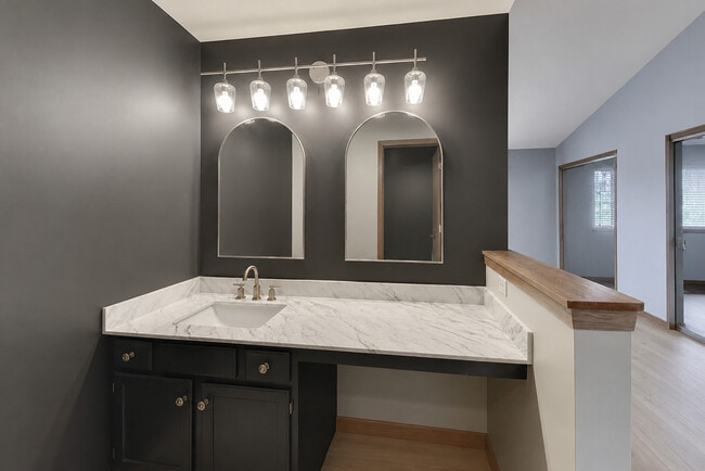 Building Photo - 1052 Ripple Ridge