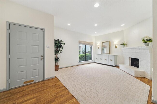Primary Photo - 1330 Augusta Dr