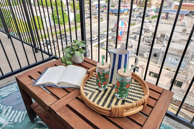 Building Photo - 1111 Shepherd Dr