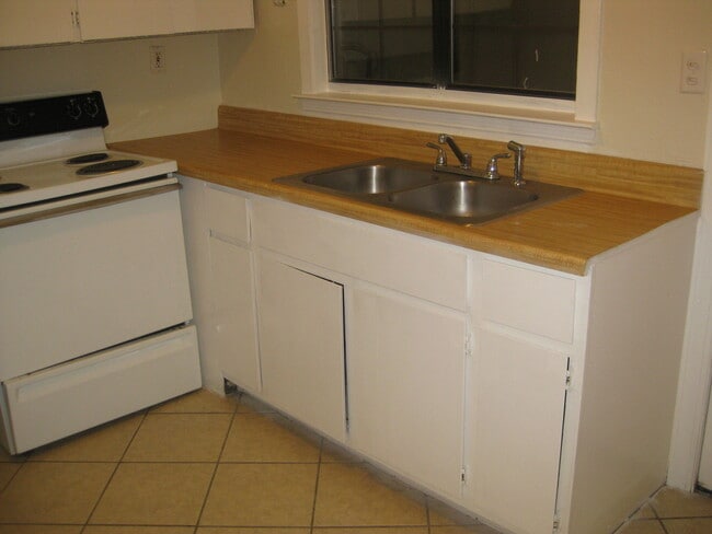 Building Photo - Great 2 bedroom Home in Fort Walton Beach