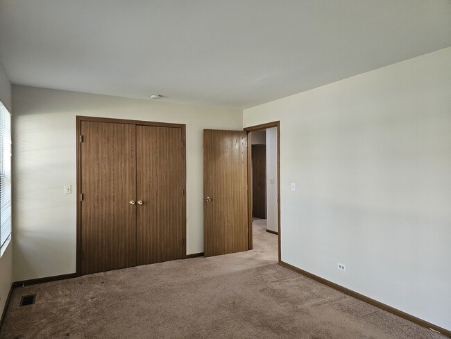 Building Photo - 311 Village Creek Dr
