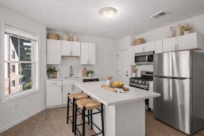 Building Photo - 599 Broadway