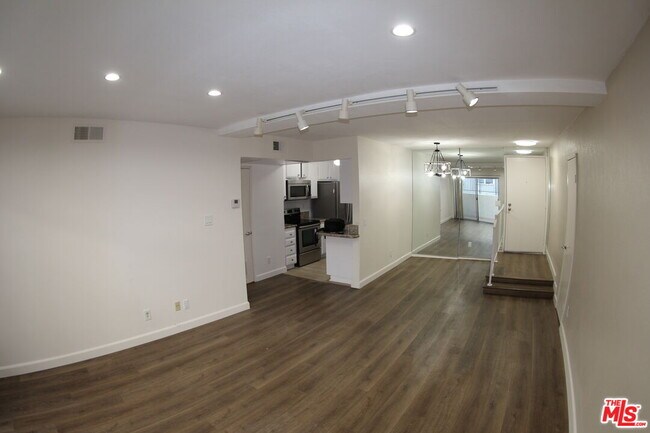 Building Photo - 1515 S Beverly Dr