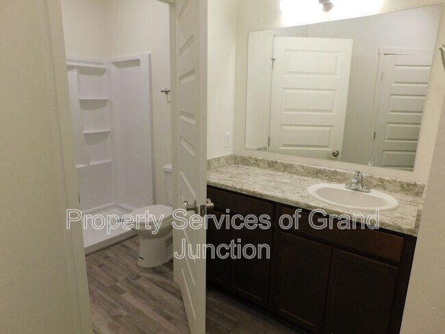 Building Photo - 668 Brookwillow Dr