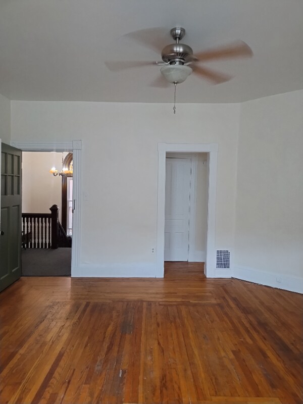 Building Photo - 536 Howell Ave