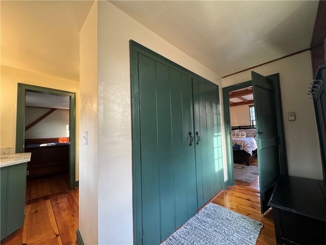 Building Photo - 9 Thames St