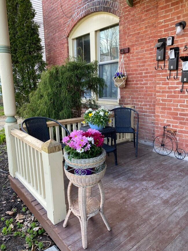 Building Photo - 52 Pomeroy Ave