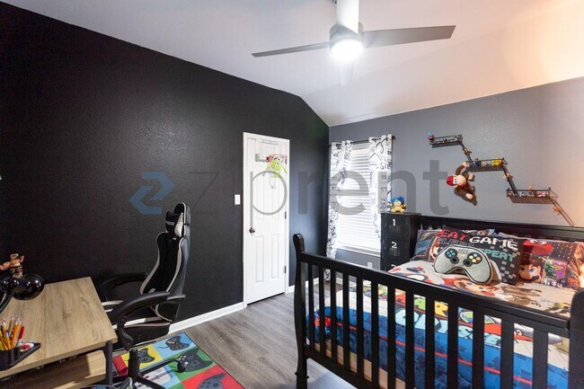 Building Photo - Unit